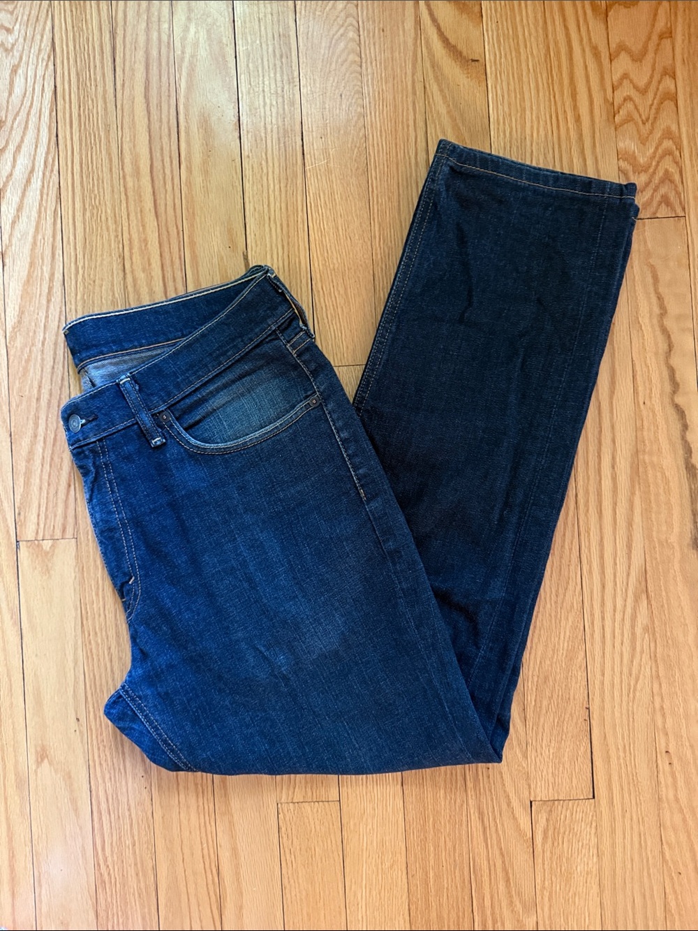 Dark wash Levi’s 541 Straight-Leg Jeans 33x30
